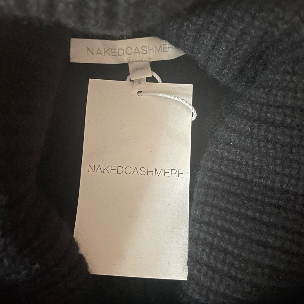 Turtleneck Cashmere Poncho from NakedCashmere - Picture 4 of 7